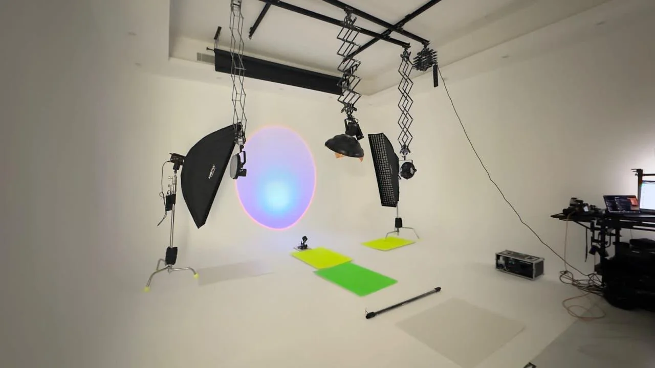 White cyclorama photo and video studio at BarCoe Studios with overhead lighting